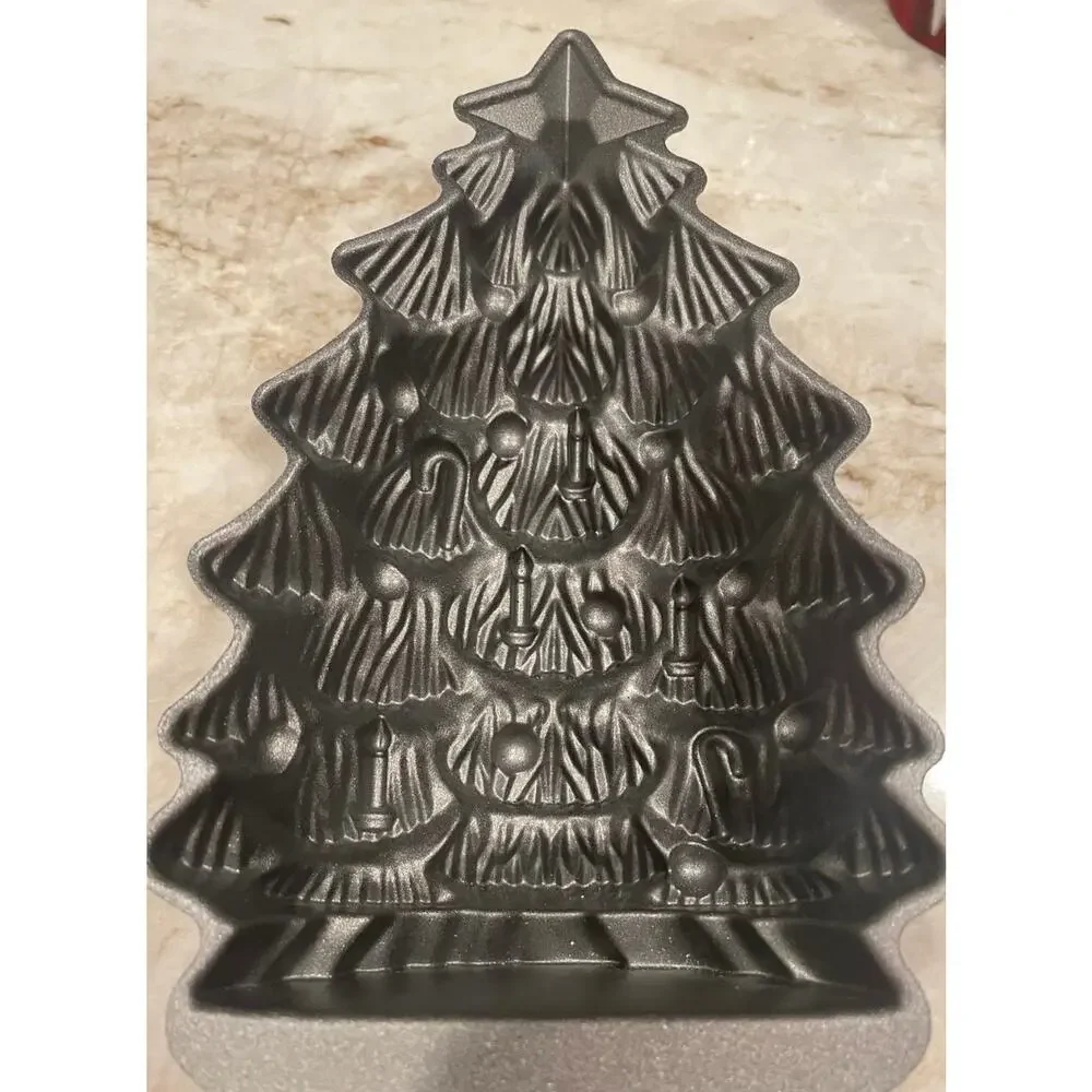 Nordic Ware Christmas Tree Mold Cake Pan 4.5 cups 11